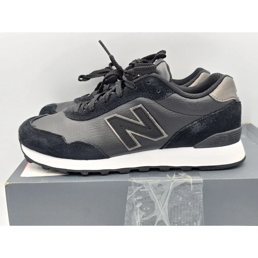 New Balance® Women's 8 M Classics 515 v3 Running Shoes in Black/White - Used -VG